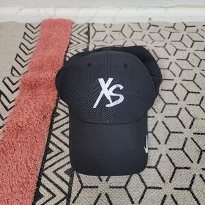 XS Nike Heritage Hat in Black, OS